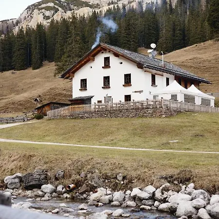 Lodge Rifugio Malga Ra Stua